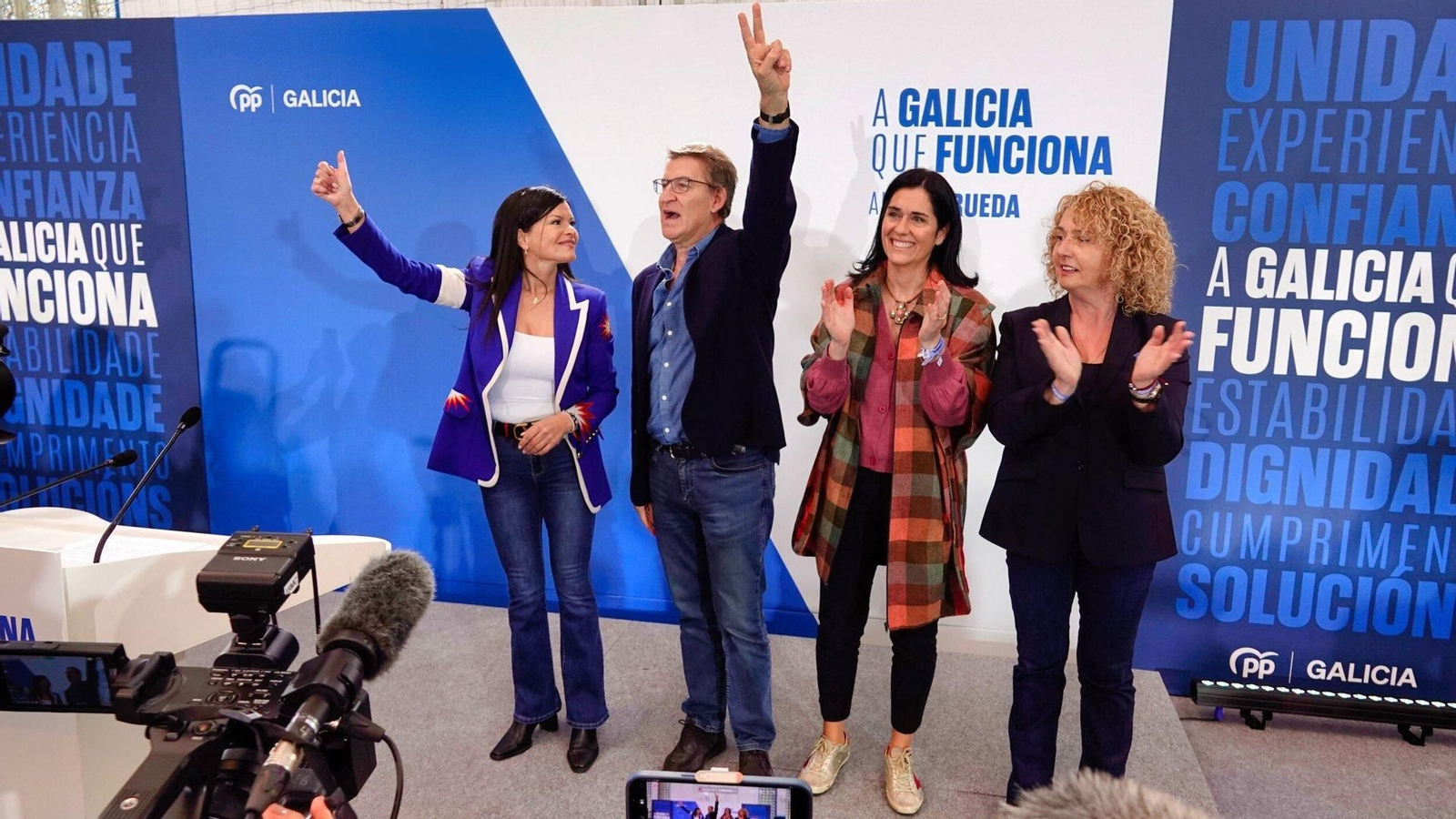 Alberto Núñez-Feijóo, Paula Prado y Nidia Álvarez.
