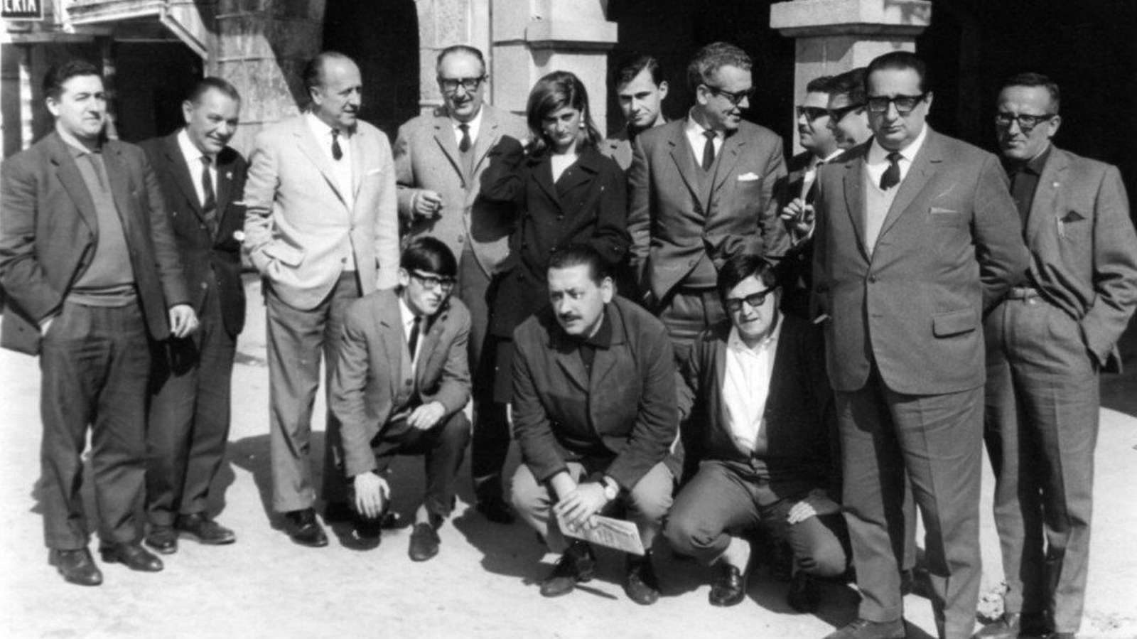 Cunqueiro y periodistas vigueses al inicio de los años 70.