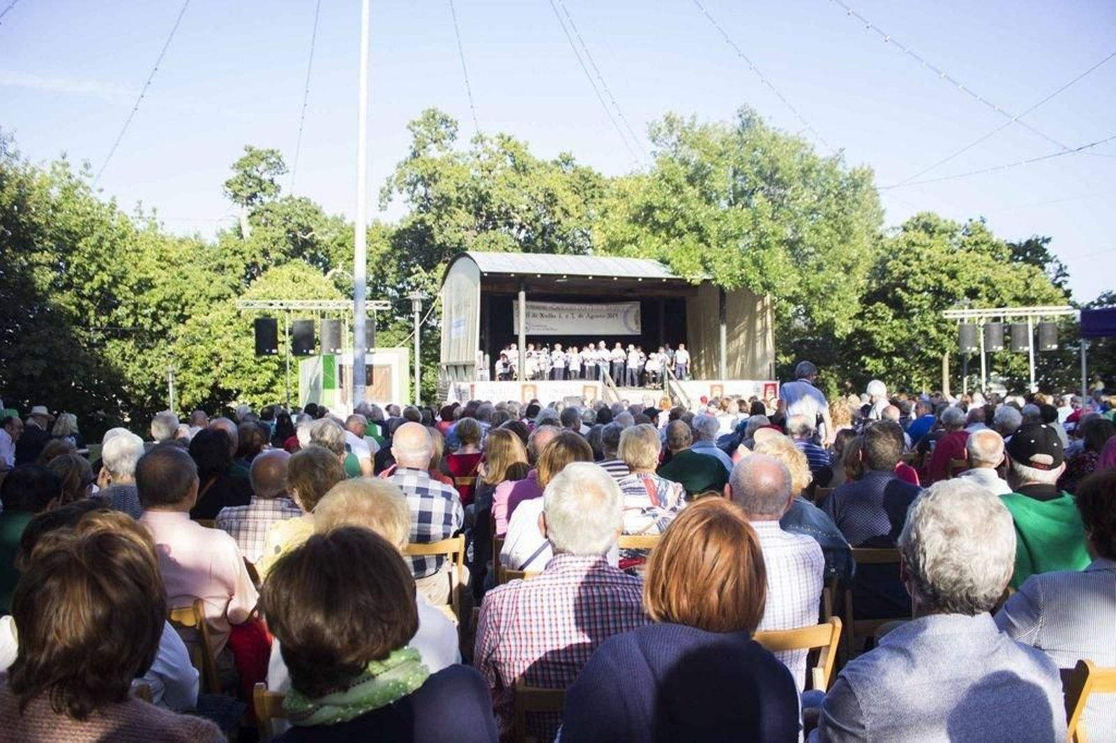 La Finca de San Roque repleta de público durante una de las actuaciones de ayer.