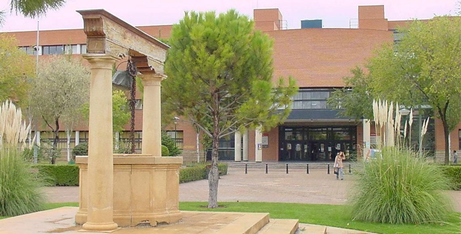 Facultad de Ciencias Económicas y Empresariales del Campus de la Universidad de Castilla-La Mancha.