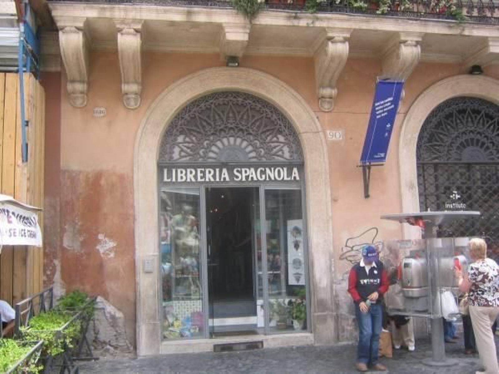 Fachada de la Librería Española de Roma.