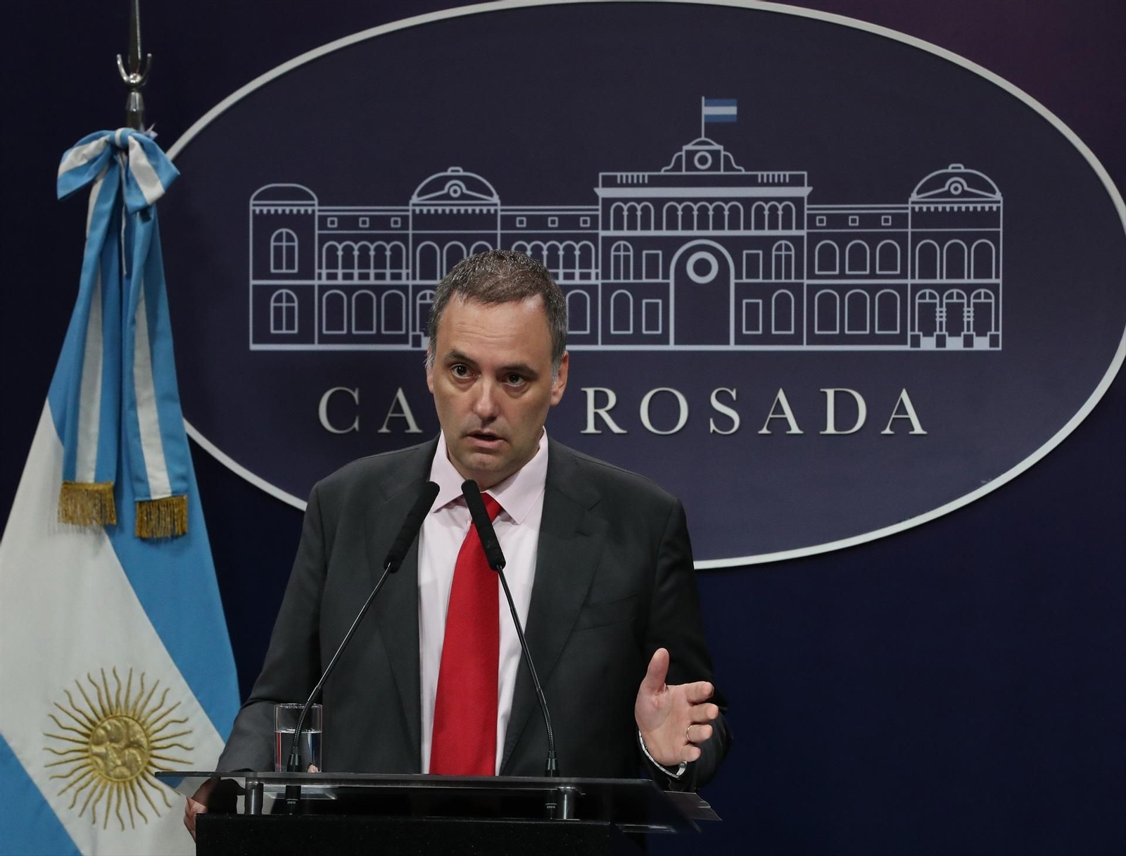 El portavoz del Gobierno de Argentino, Manuel Adorni, durante una rueda de prensa el pasado lunes.
