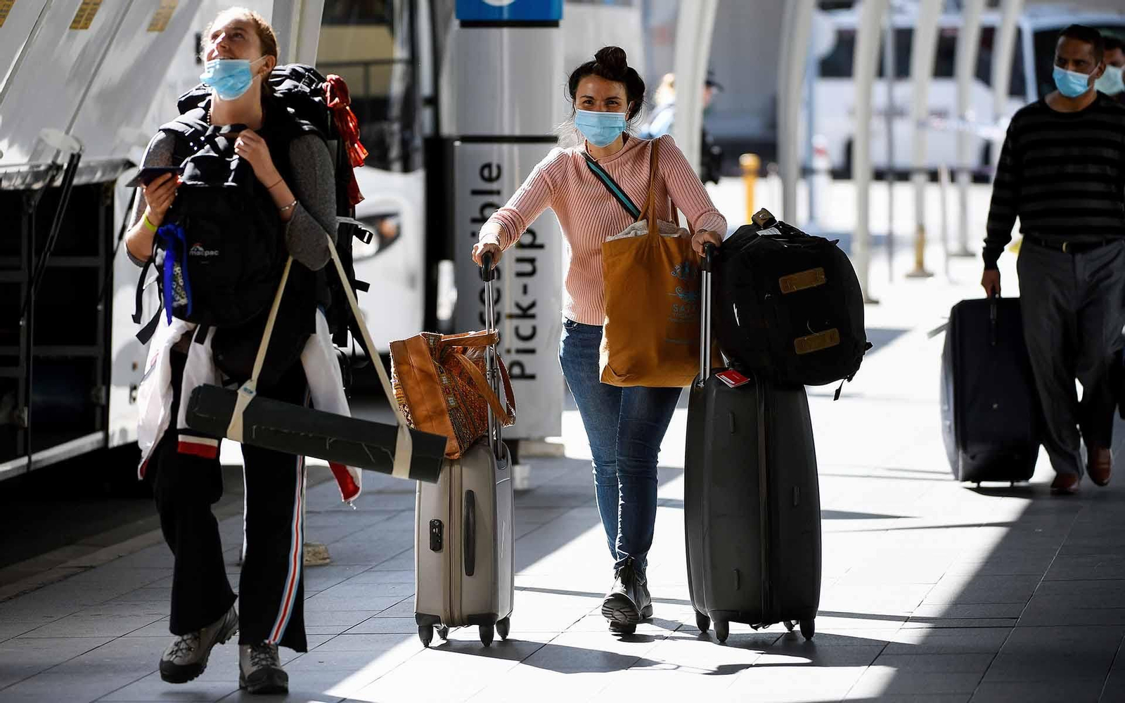 Viajeros australianos llegando al Aeropuerto de Sydney (Australia). EFE/EPA/BIANCA DE MARCHI AUSTRALIA AND NEW ZEALAND OUT