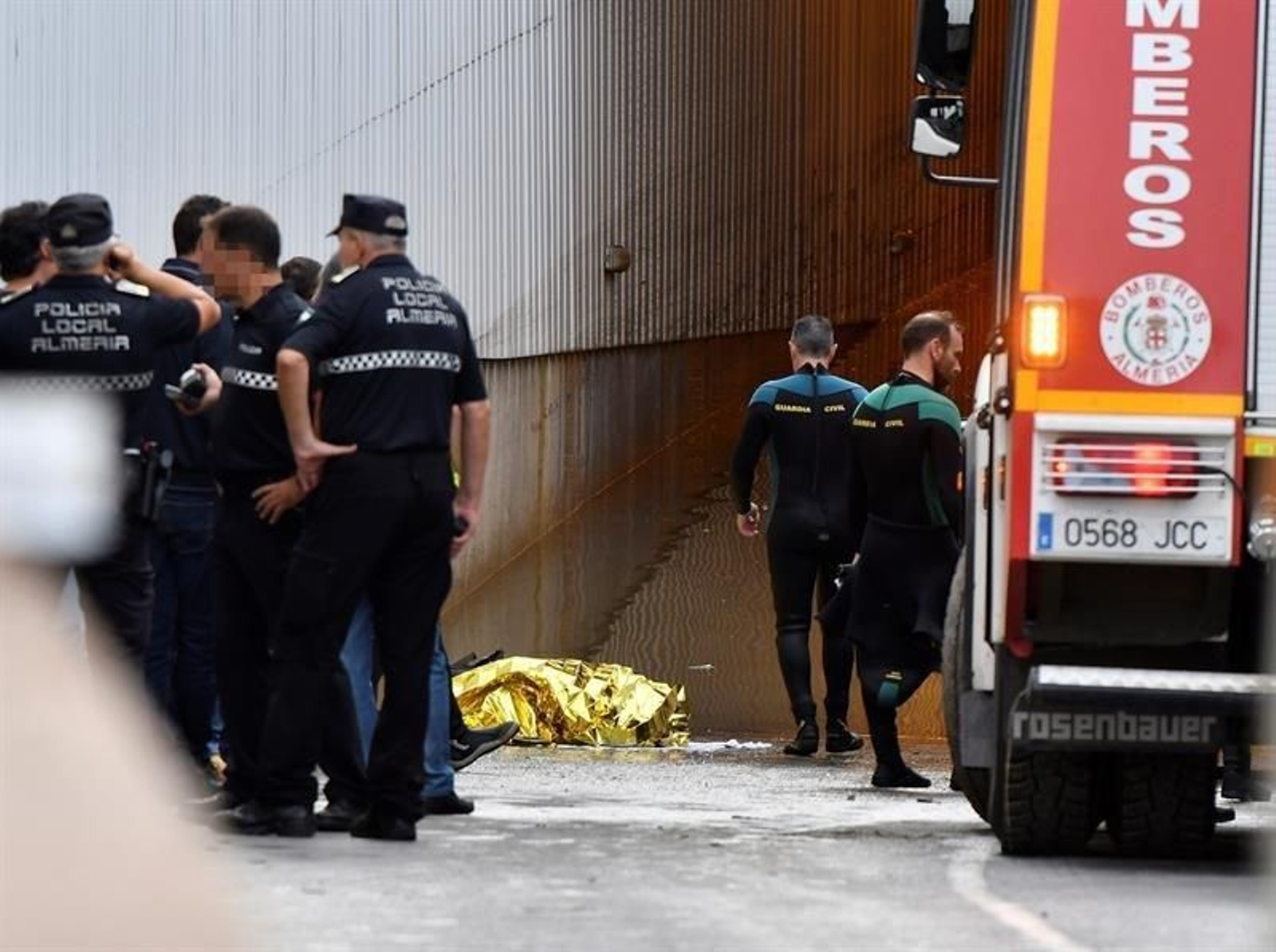 Extraen el cadáver del hombre del subterráneo de Almería anegado por lluvia
