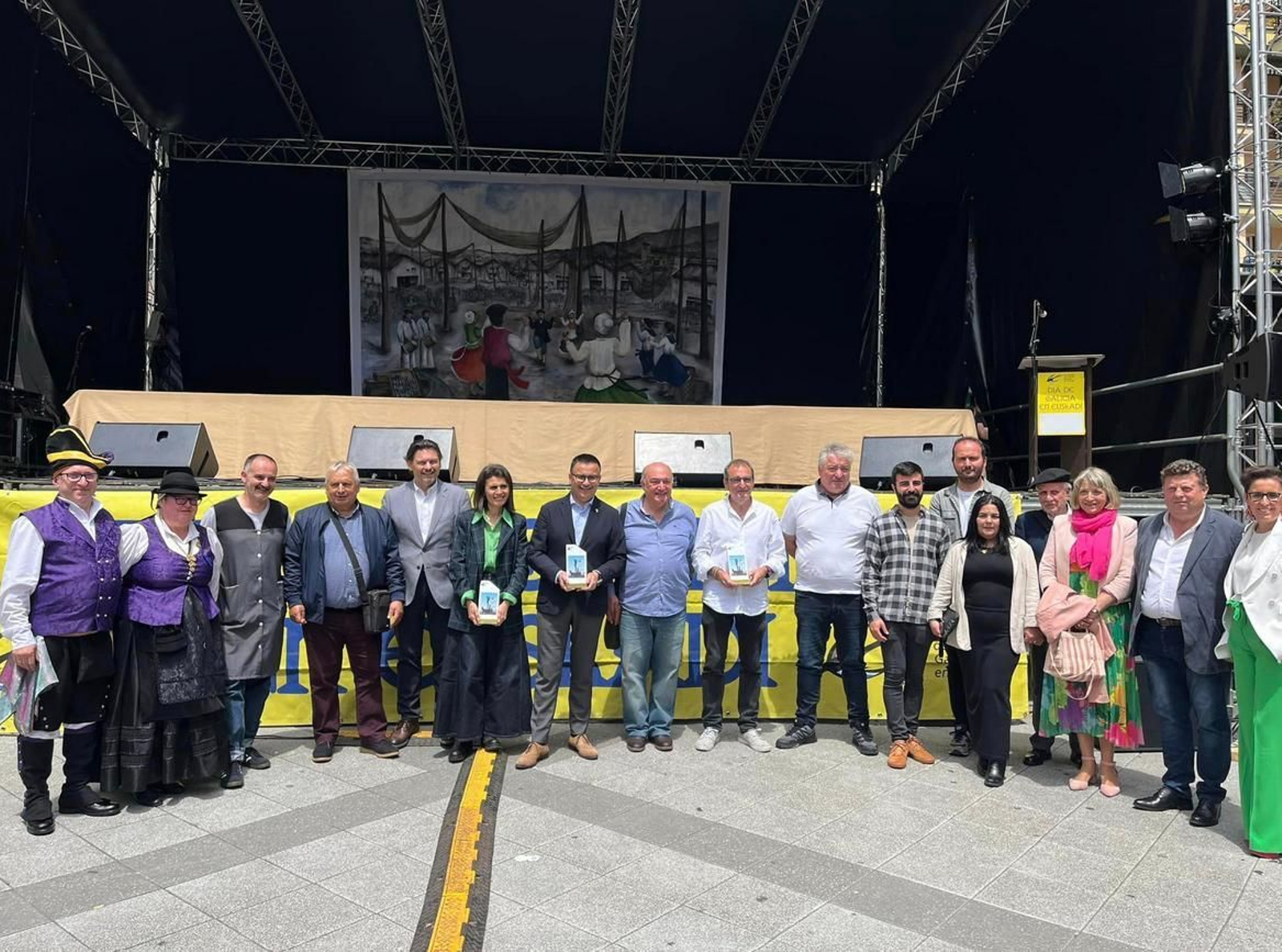 Foto de familia de la celebración del Día de Galicia en el País Vasco.