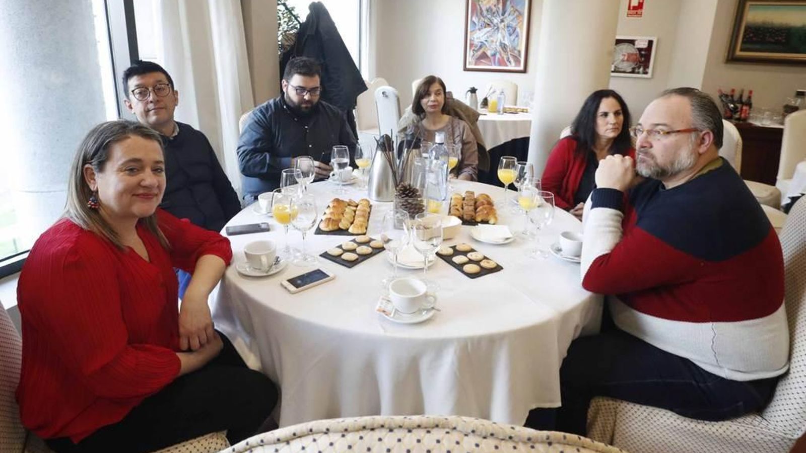 Sofía Pérez, Gino Roncal, Ángel Rey, Eugenia Beneitez, Adelina Portela y Miguel Cadenas, presentes en el evento en el Círculo de Empresarios.