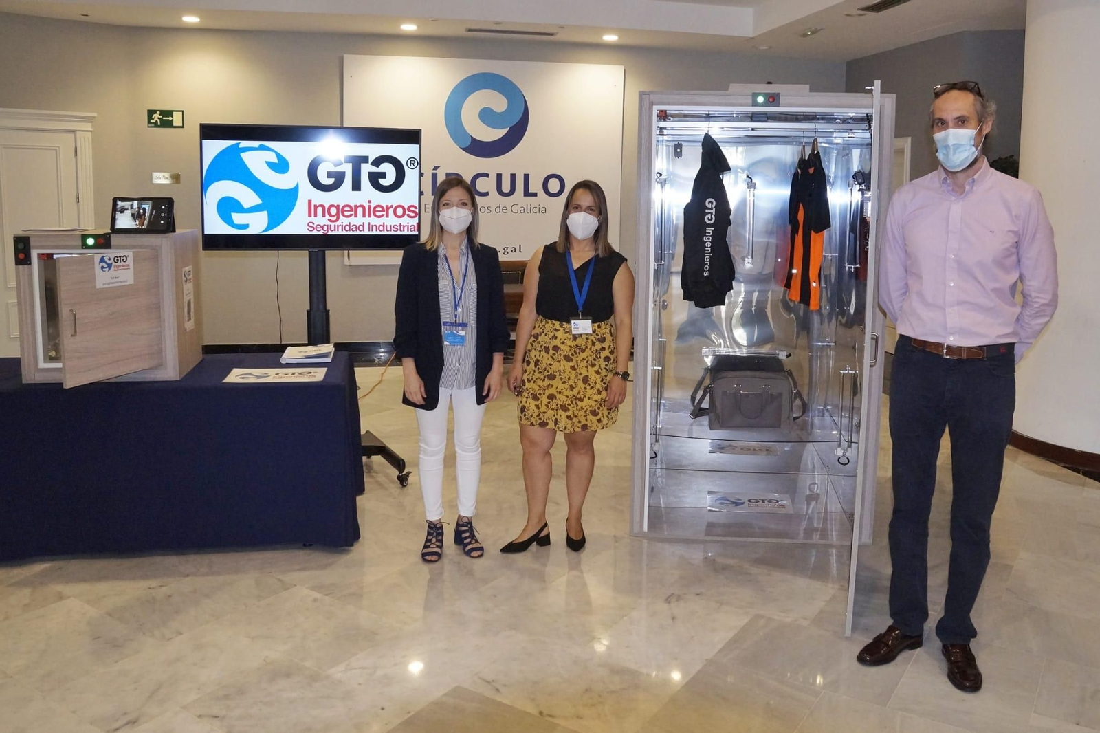 Una cabina de desinfección con luz ultravioleta, 100% viguesa // Vicente