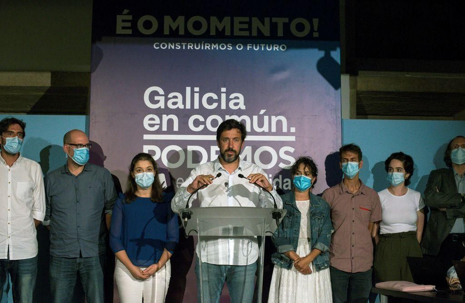 Gómez-Reino, junto a sus cabezas de lista, el domingo.