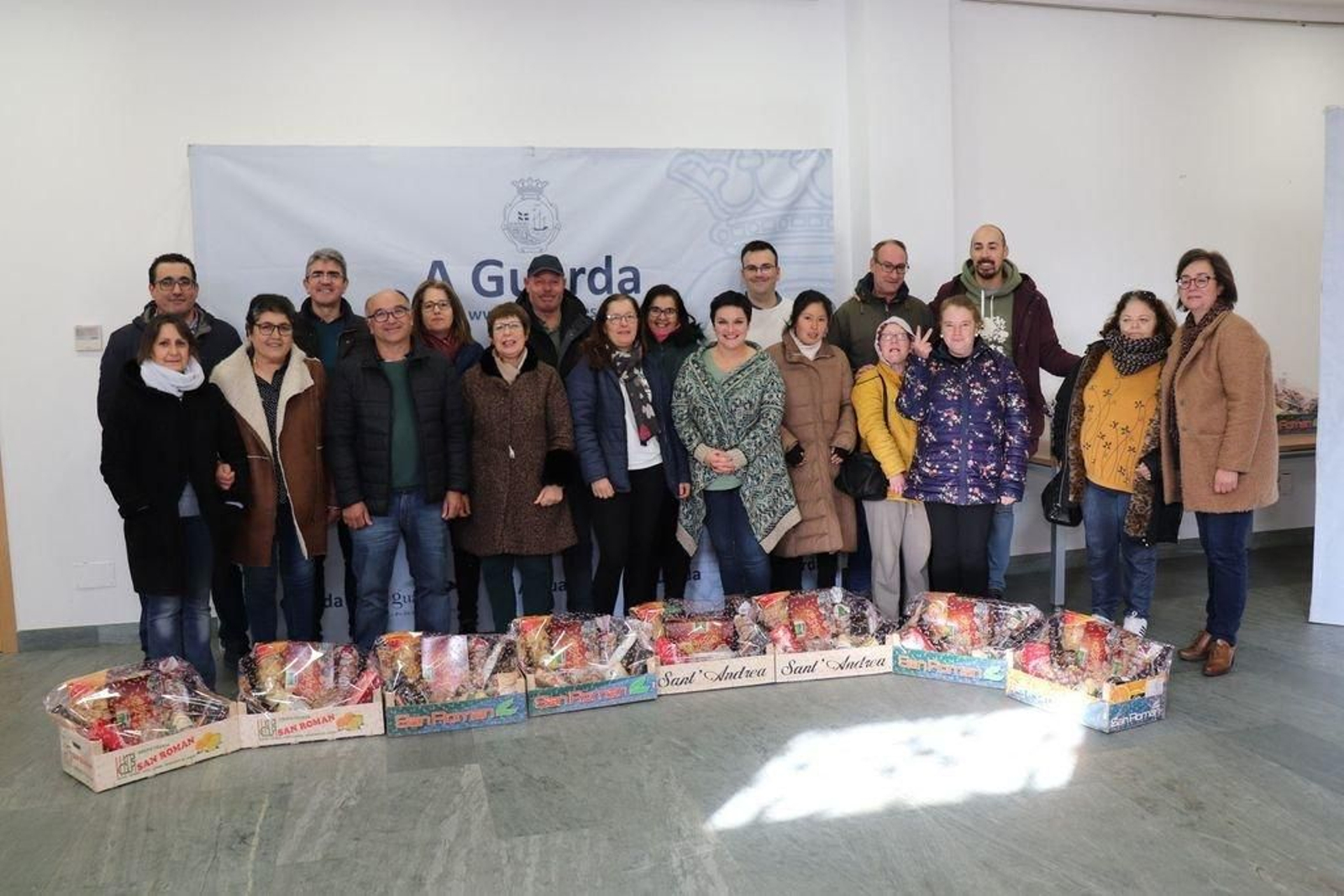 Representantes de las asociaciones que deocaron la villa.