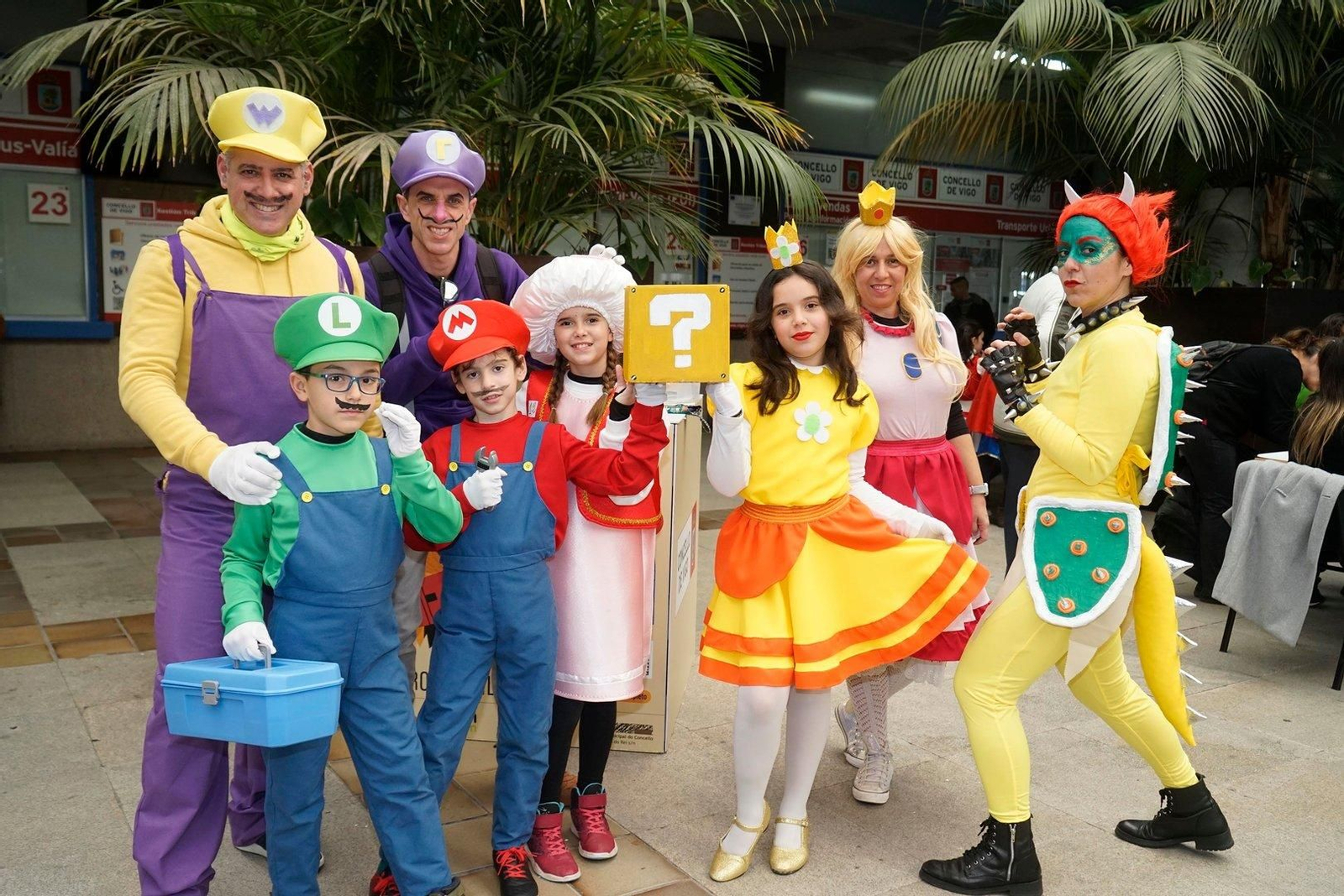 Niños en el concurso de disfraces del Entroido de Vigo.