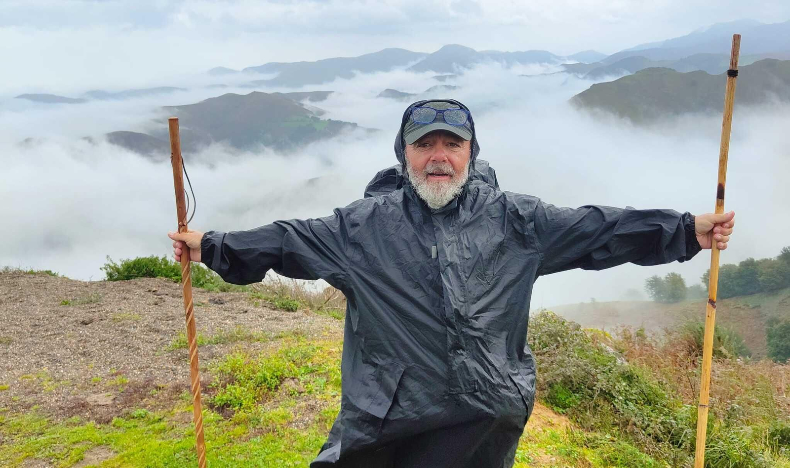 Manuel Tajes, un costeiro originario de Camariñas y emigrante retornado de Suiza, decidió emprender el Camino de Santiago desde Malleray, Suiza, hasta su pueblo natal en Galicia.