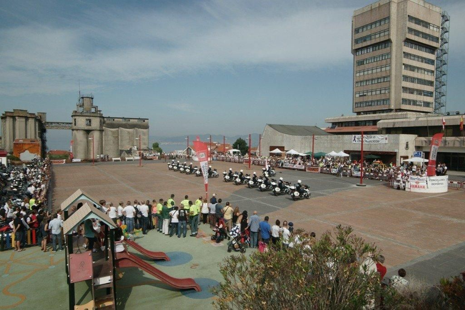 Agentes de todos los cuerpos de seguridad del Estado aficionados de las motos se reunieron estos días en Poio y celebraron en Vigo el acto central de la concentración.
