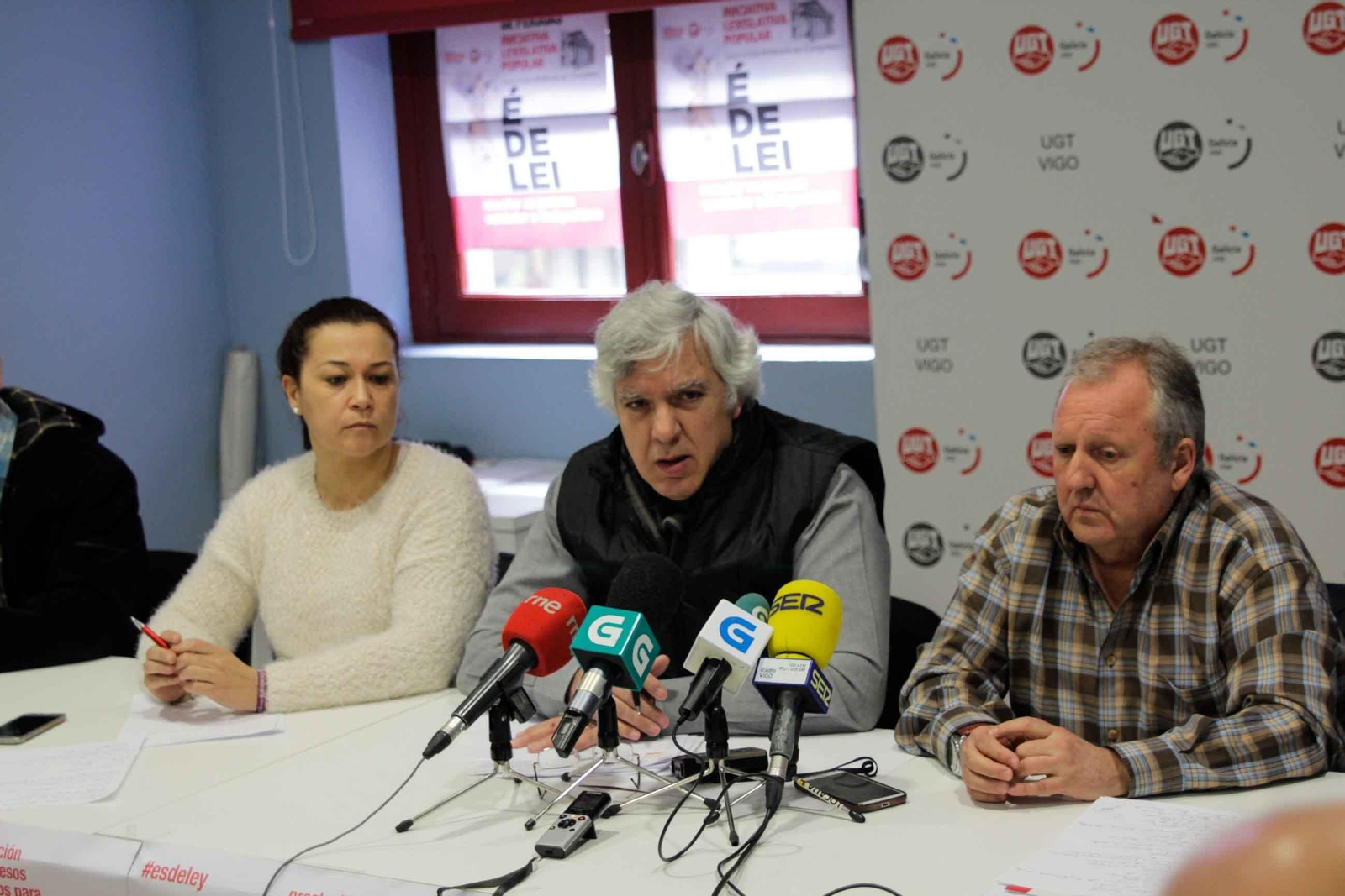 Responsables del naval de UGT en la comarca, de España y de la mesa del diálogo en Europa, ayer en Vigo.