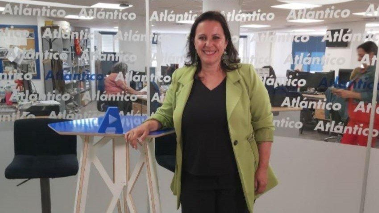 Ana Miranda no set de TV de Atlántico.