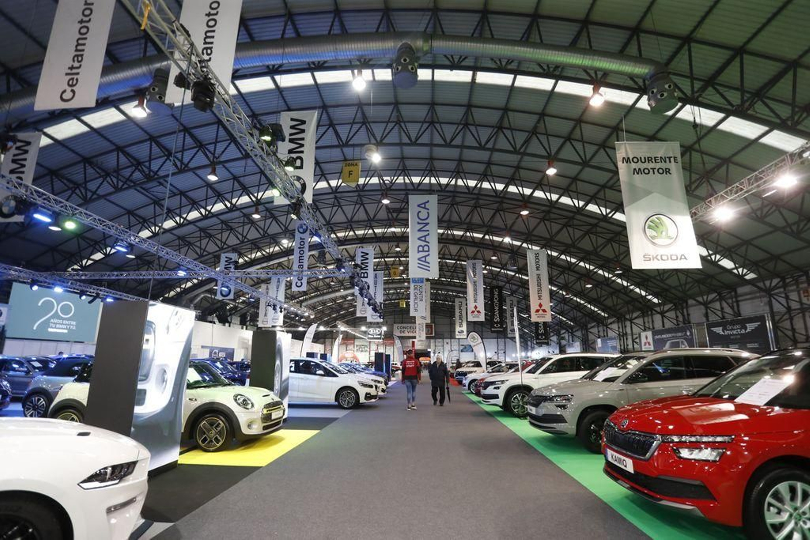 Algunos de los vehículos expuestos en el Salón del Automóvil de Vigo, que llega en Ifevi a su edición número 29, ocupando la totalidad del recinto ferial.