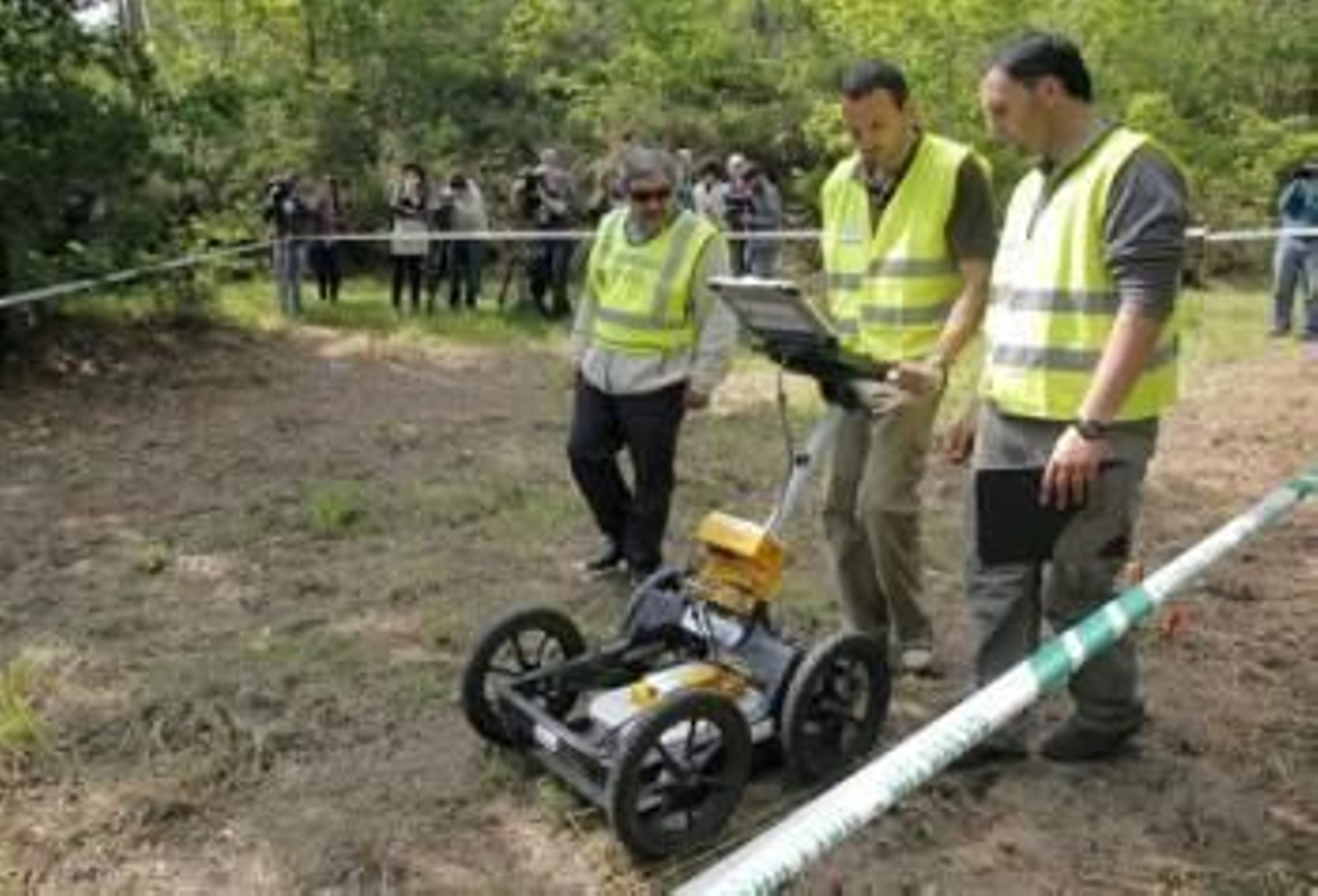 La Guardia Civil ha comenzado esta mañana a analizar con un georradar el subsuelo de una finca en la búsqueda de restos de María José Arcos, desaparecida hace quince años. Foto: EFE