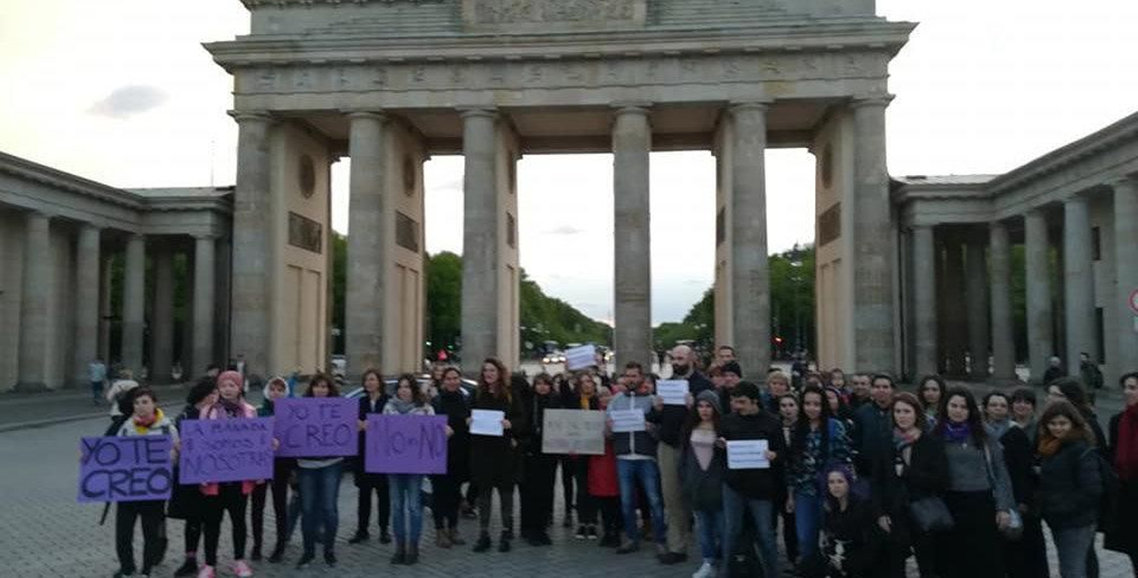 Españoles manifestándose en Berlín