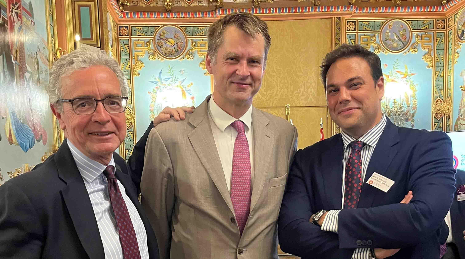 José Pascual Marco, Hugh Elliot y Jesús Tortosa, durante el encuentro