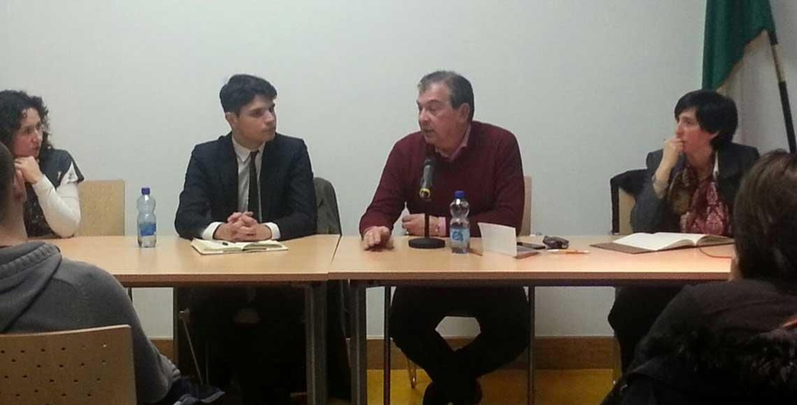 El doctor Manuel Calvo estuvo al frente de la charla en el CRE de Irlanda.