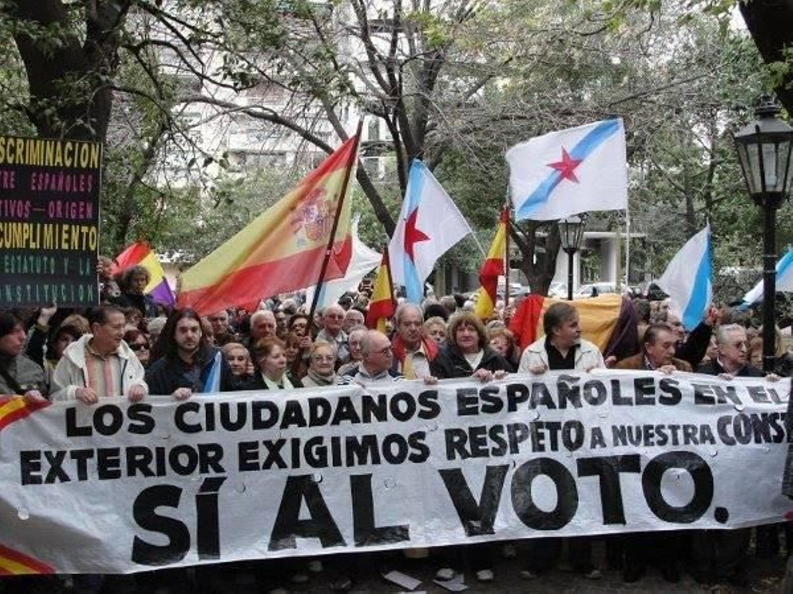 Manifestación en defensa de los derechos del voto de los emigrantes