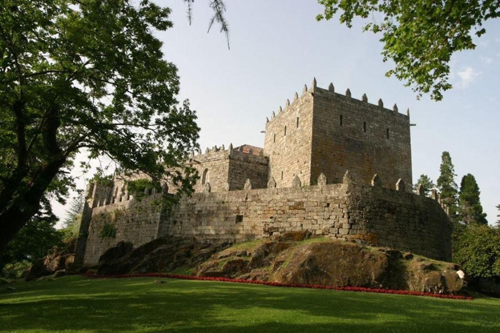 O Castelo de Soutomaior, que fora a casa de Pedro Madruga, é hoxe da Deputación.