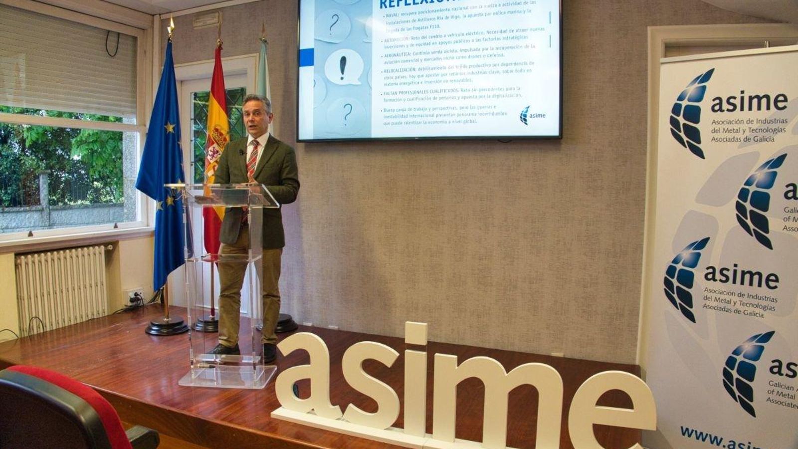 El secretario general de Asime, Enrique Mallón, presentó ayer en Vigo el balance del sector.