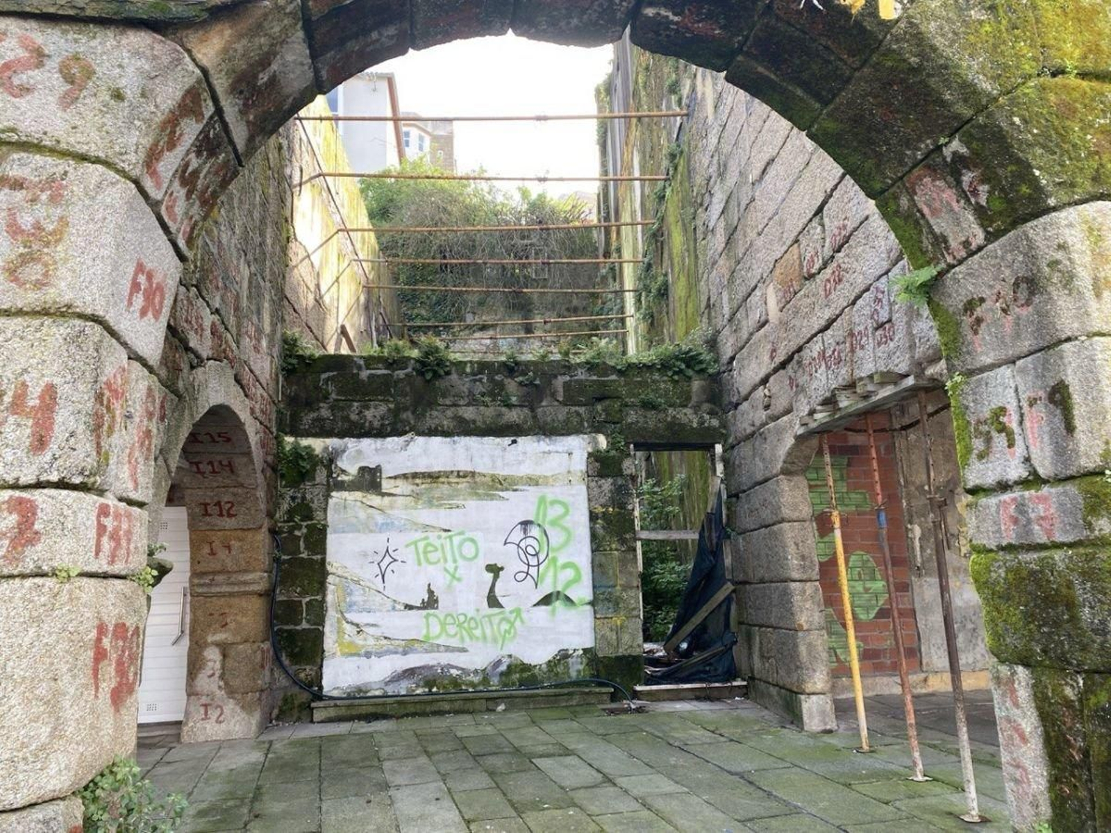 El lugar en O Berbés donde estaba situada la tienda de campaña en la que fue vista la mujer desaparecida.