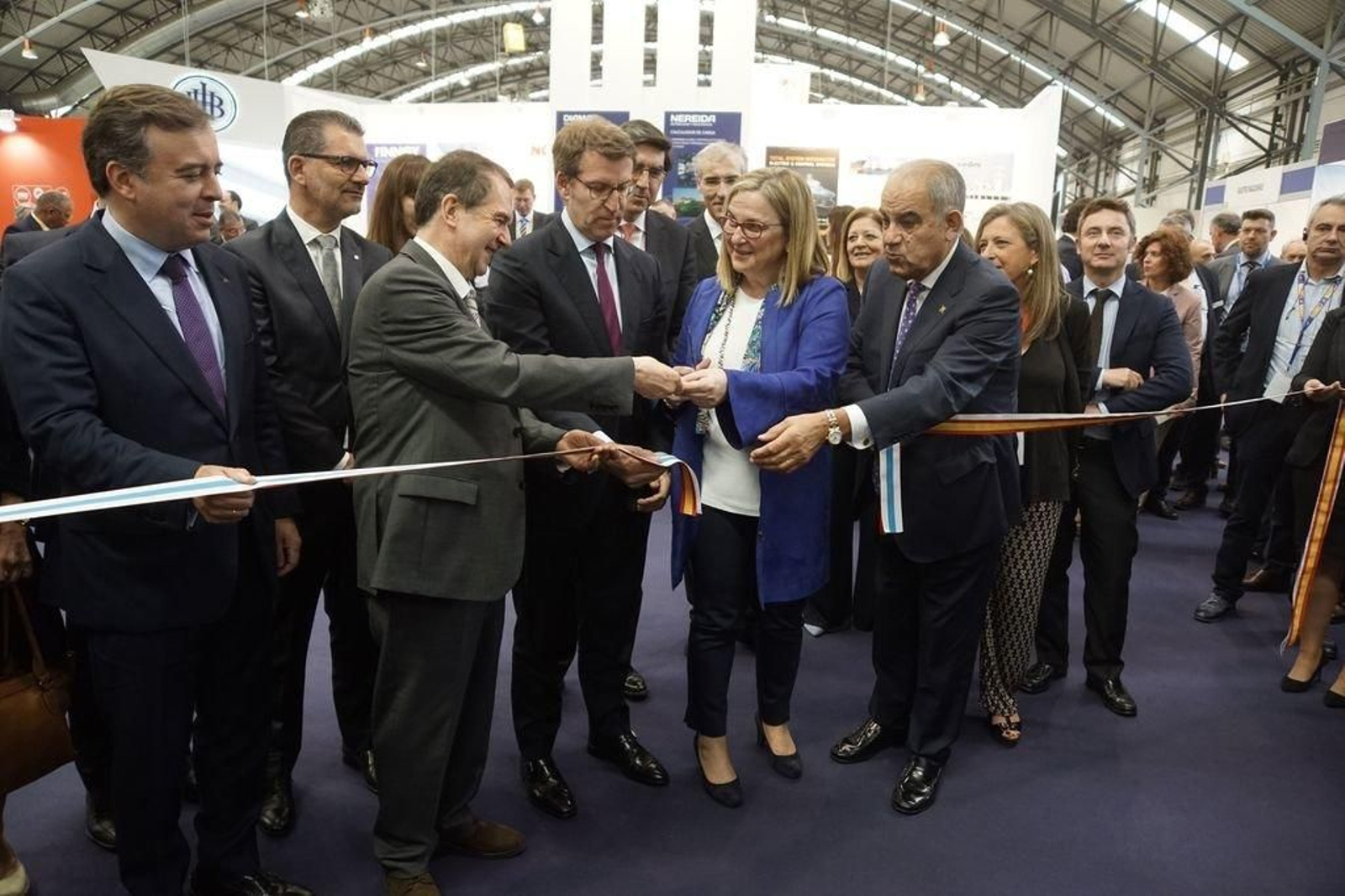 Francisco Botas (Abanca), el alcalde Abel Caballero, el presidente Núñez Feijóo, la secretaria de Estado de Economía, Irene Garrido, y el presidente de Navalia, García Costas.