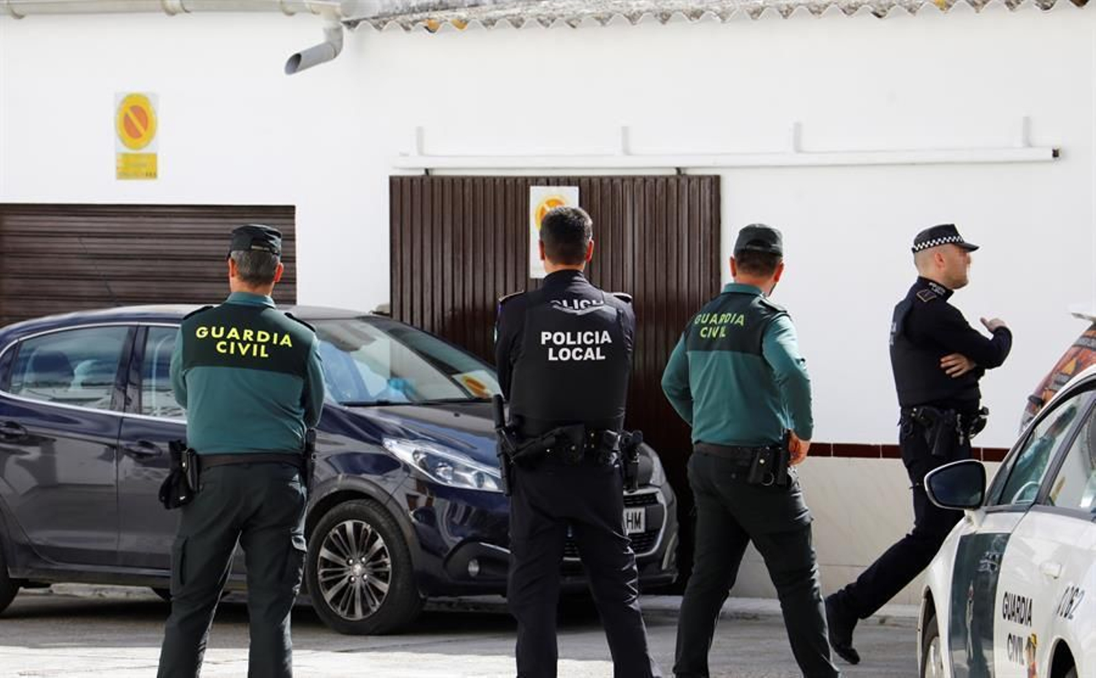 Vivienda de la localidad cordobesa de Posadas donde este lunes sobre las 12.30 una mujer ha sido asesinada por su expareja, que después ha intentado quitarse la vida