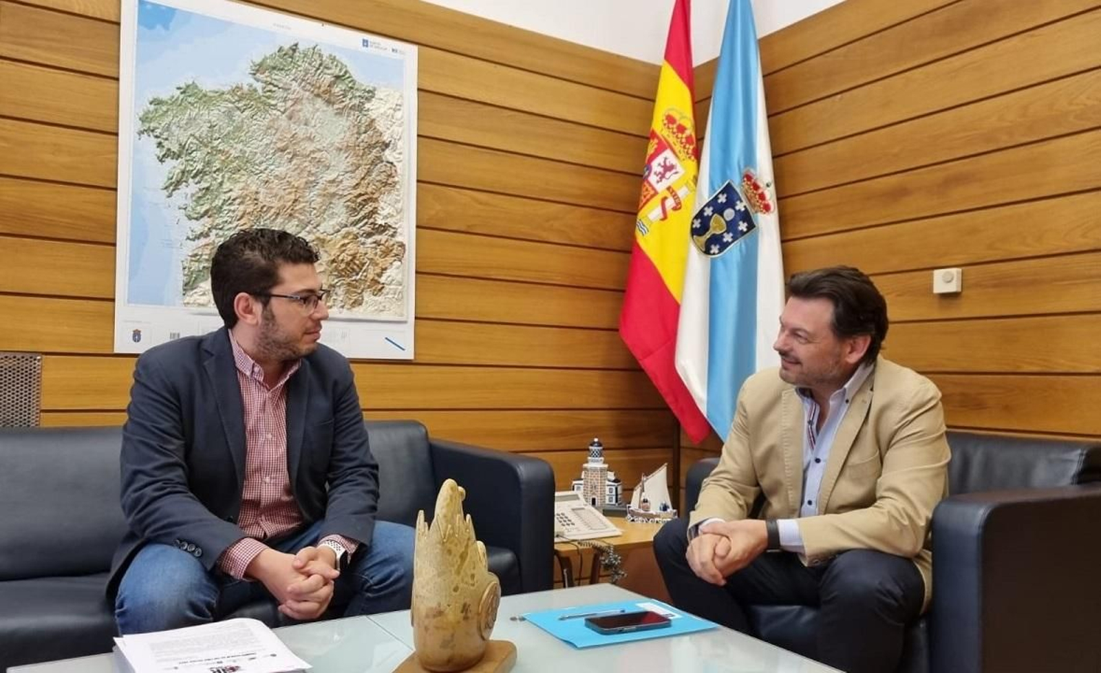 Imagen de la reunión celebrada en el despacho del secretario xeral da Emigración en la capital de Galicia