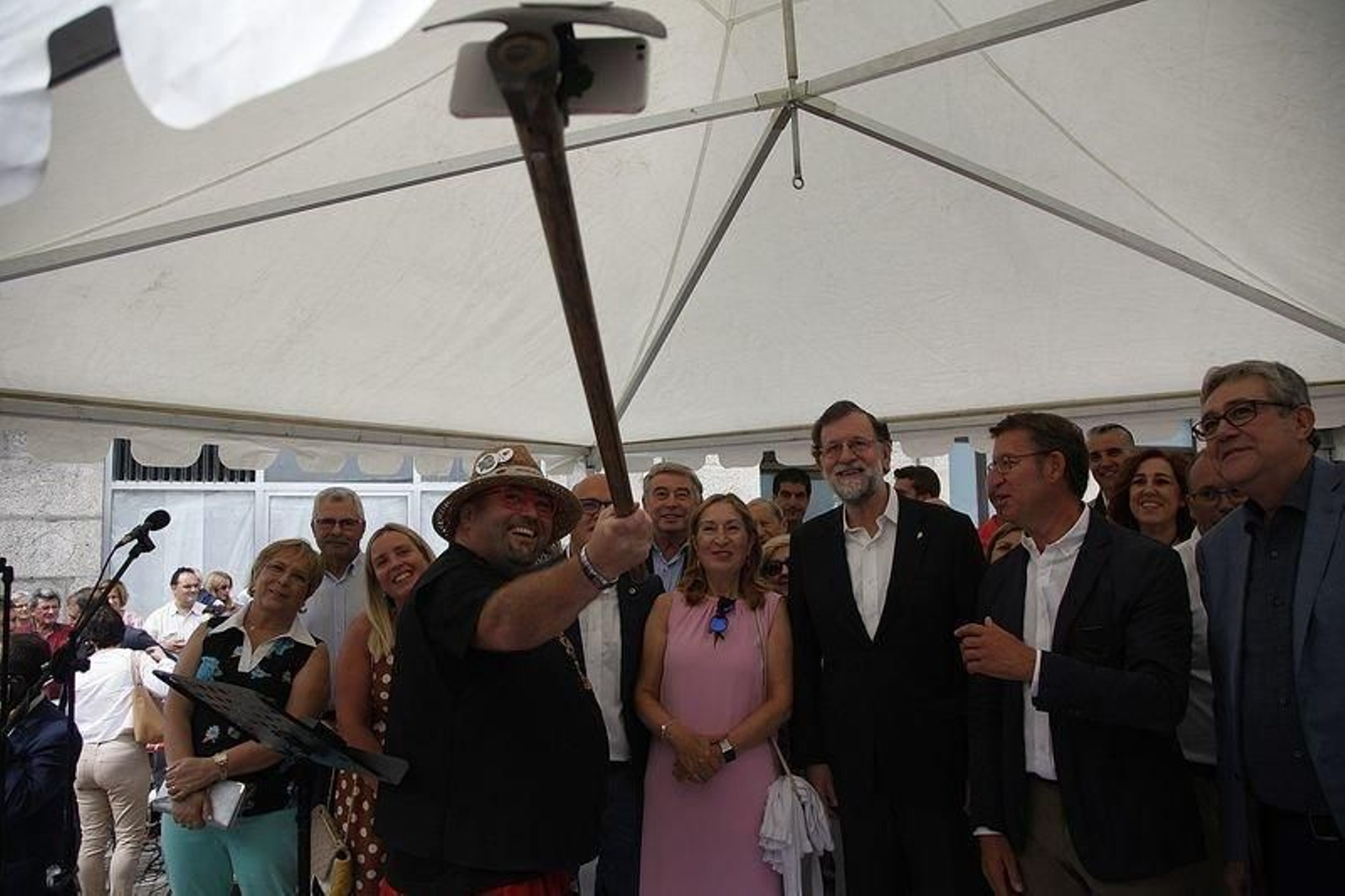 No faltó el selfie usando el sacho