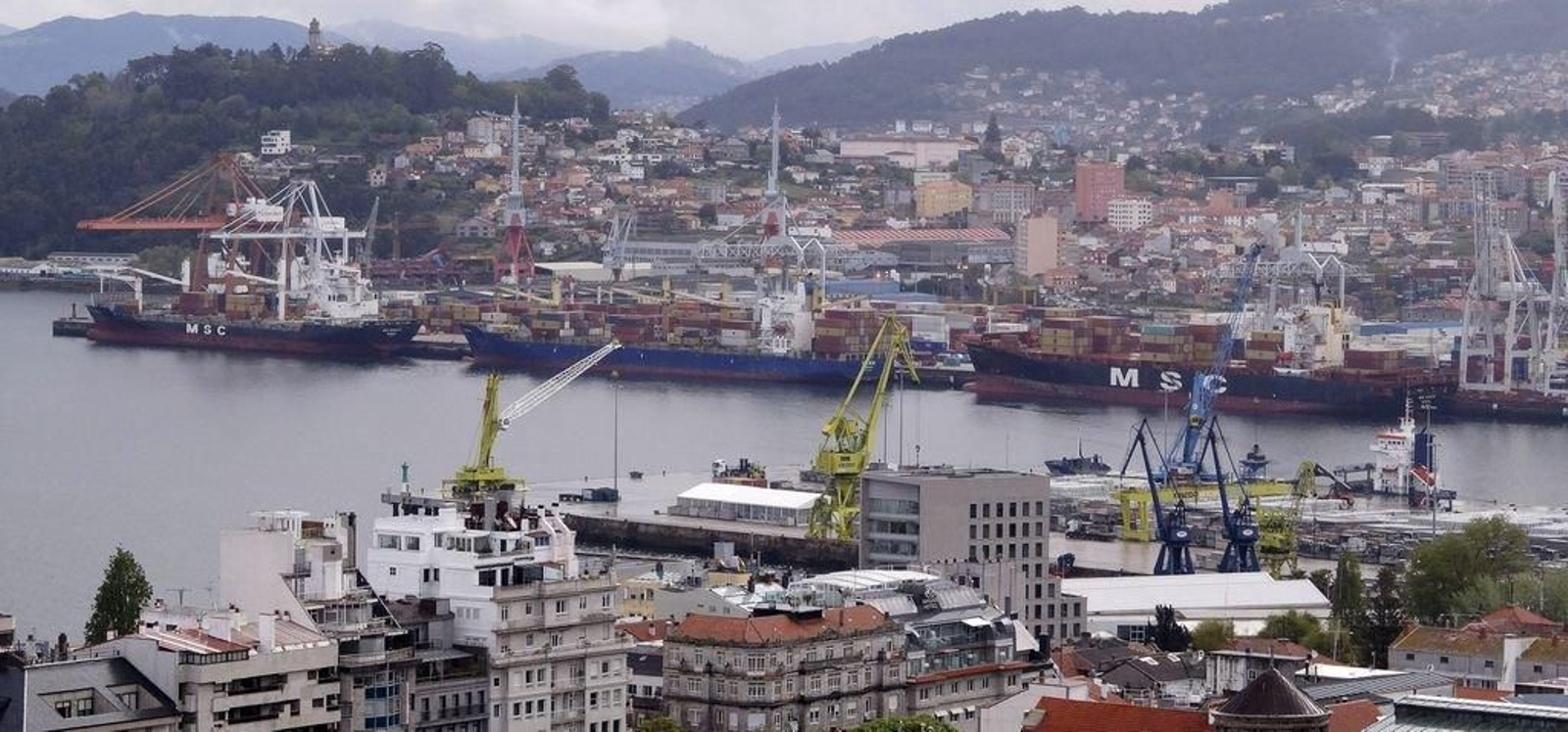 Los tres barcos de MSC ayer por la mañana operando en Guixar, que ocuparon casi en su totalidad: 600 metros entre los tres.