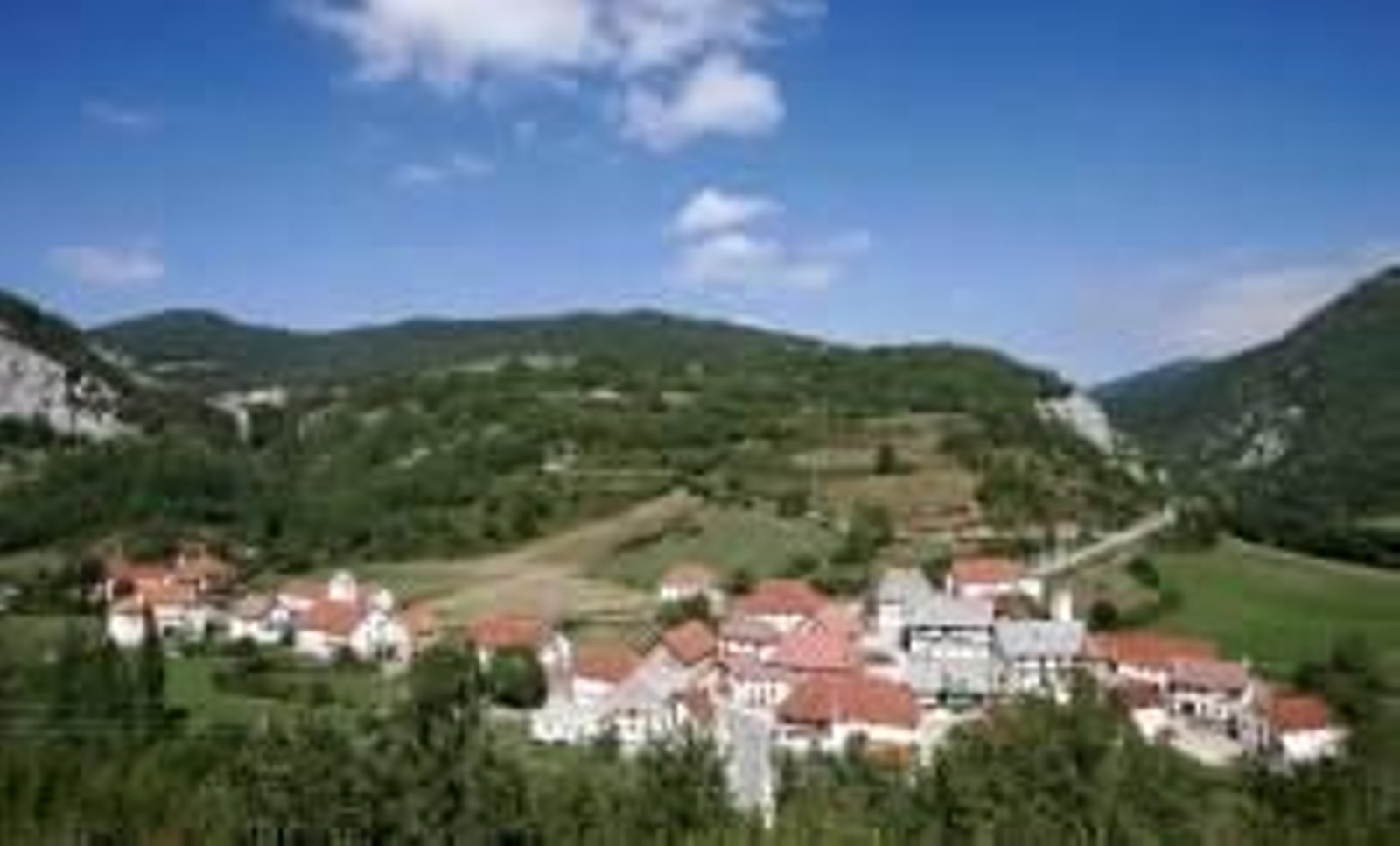 Vista de un pequeño pueblo de Navarra.