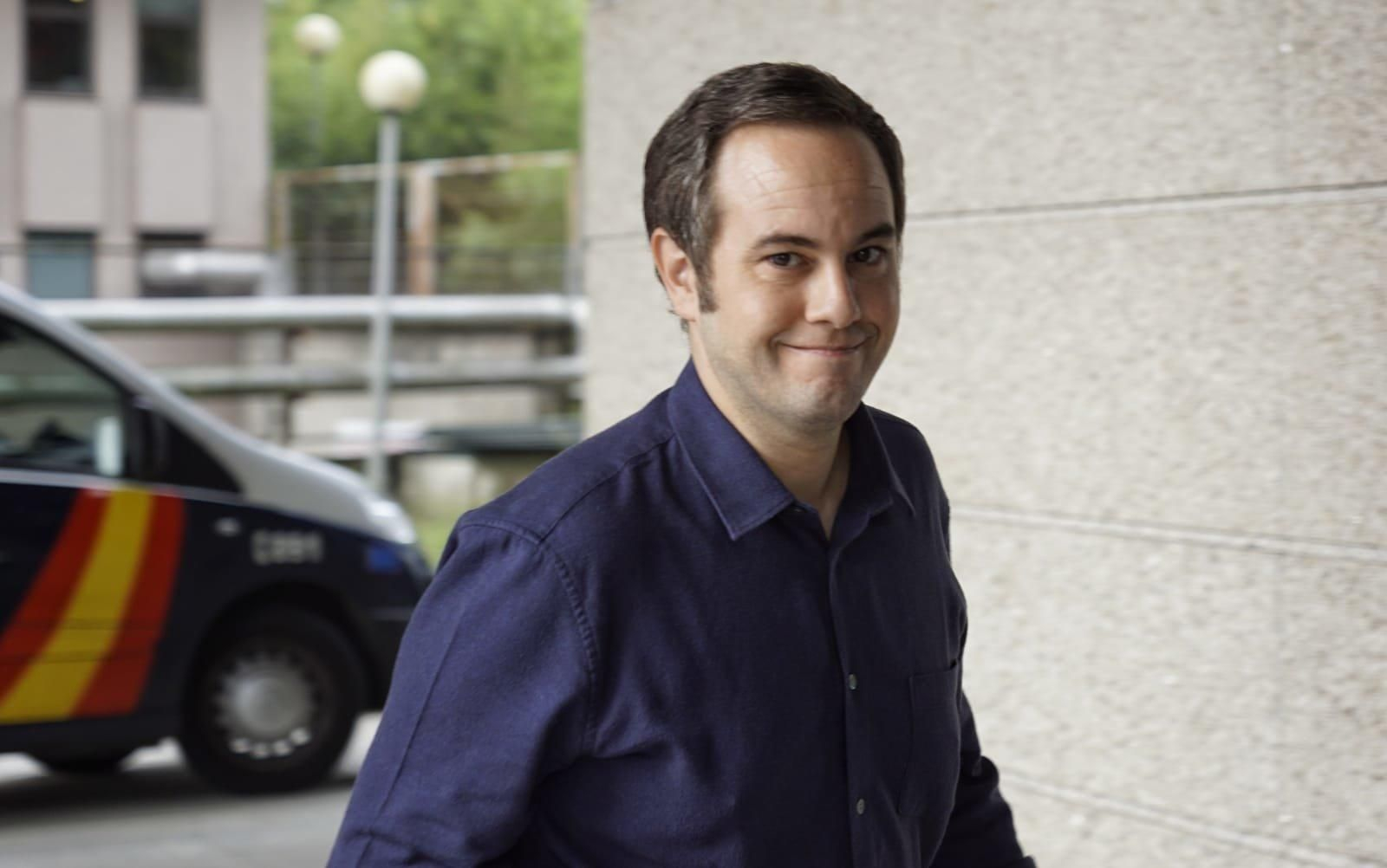 El mago Jorge Blass llega al juzgado // Vicente Alonso