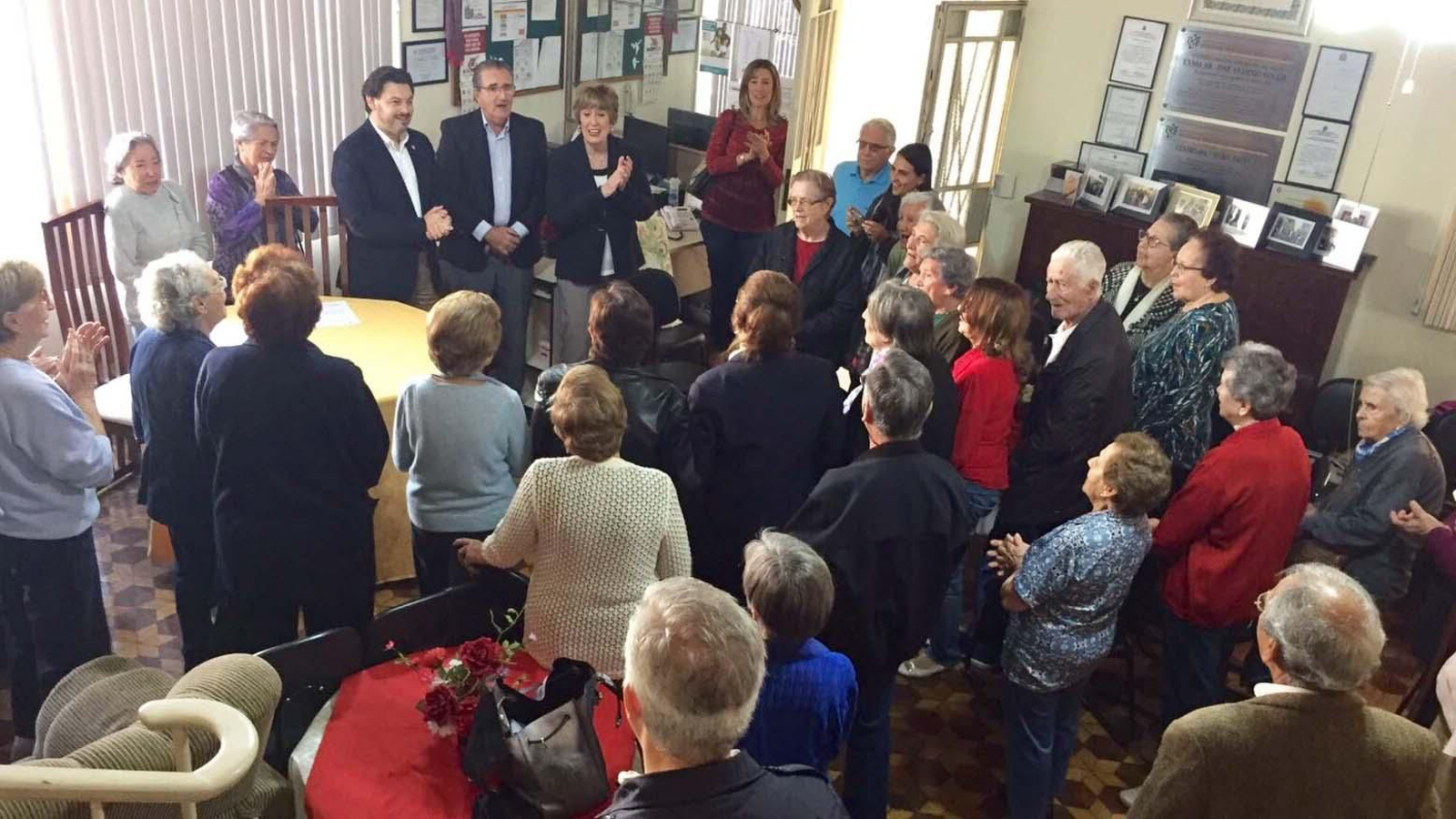 Foto de Archivo de una visita a Antonio Rodríguez Miranda a la Sociedad Beneficente Rosalía de Castro, en Brasil