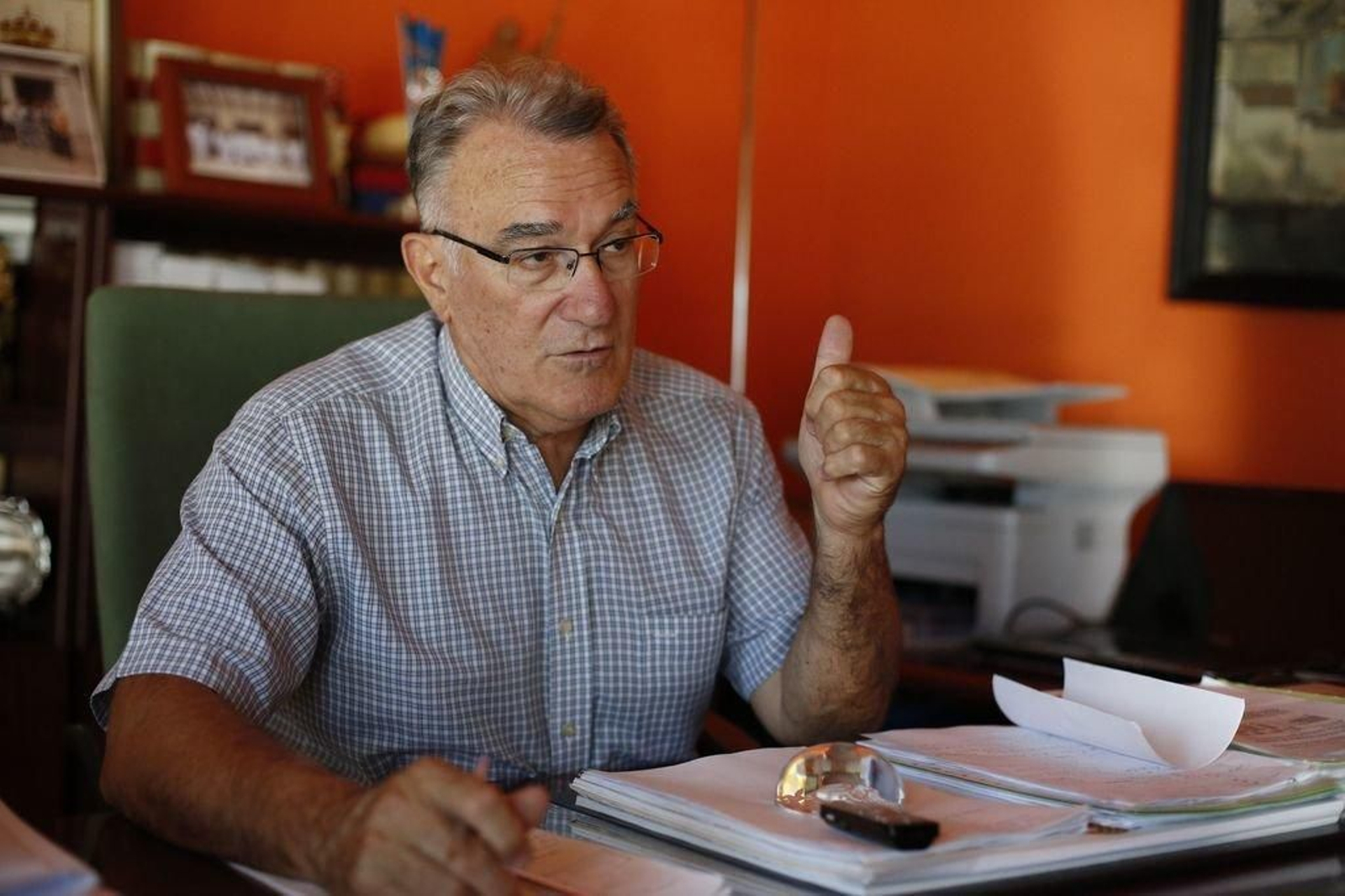 El alcalde de O Barco y presidente de la Fegamp, en su despacho.