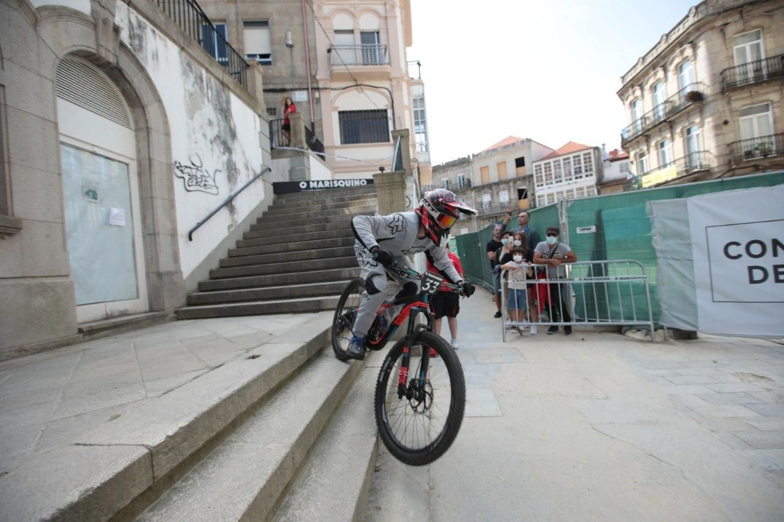 photo5803332696682902870