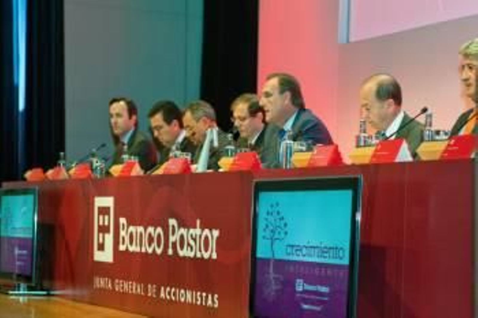 La última junta de accionistas del Banco Pastor, con su presidente José María Arias, el pasado mes de abril.