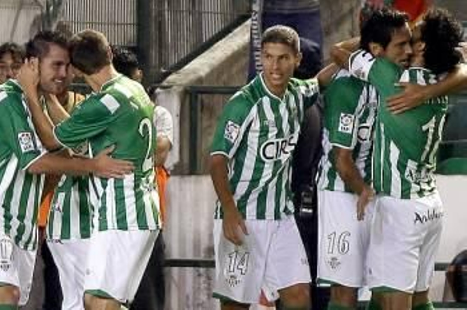 Jugadores del Betis en otros tiempos 'más felices' (Foto: Archivo EFE)