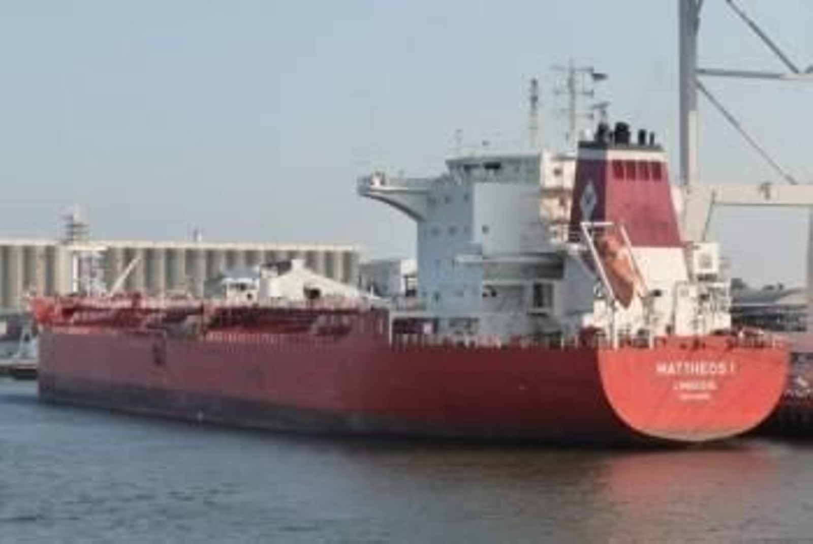 El petrolero ''Mattheos I', atracado en un puerto. (Foto: ARCHIVO)