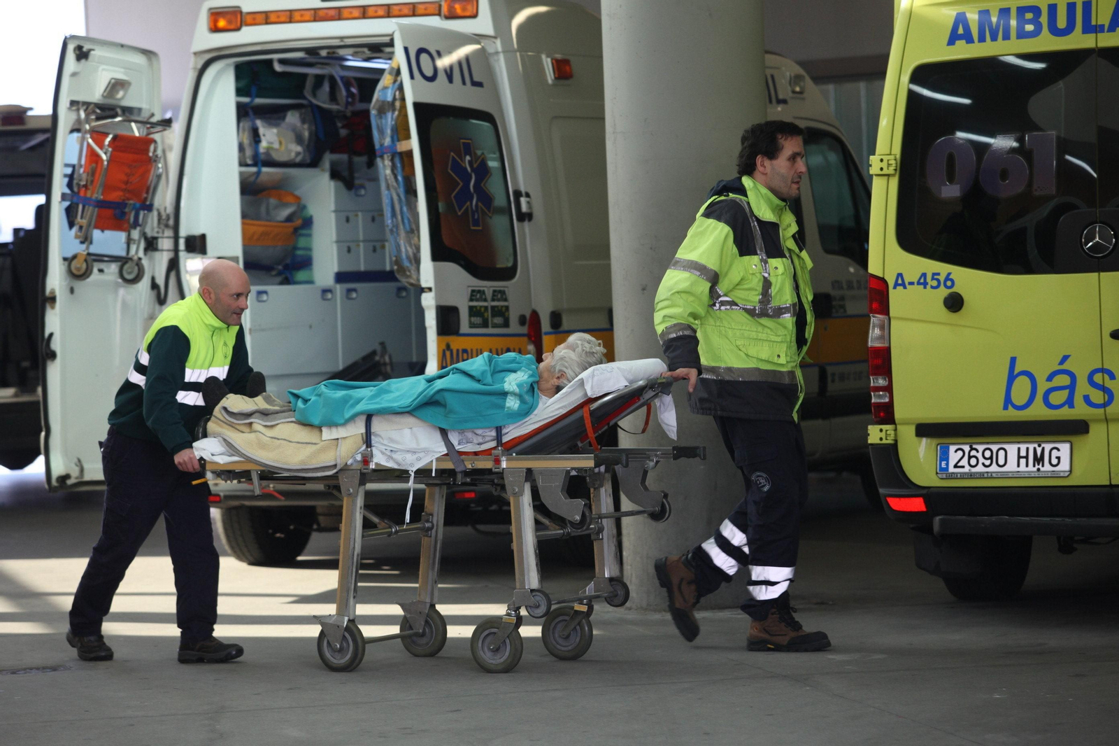 Llegada de una paciente al servicio de Urgencias del CHUO.