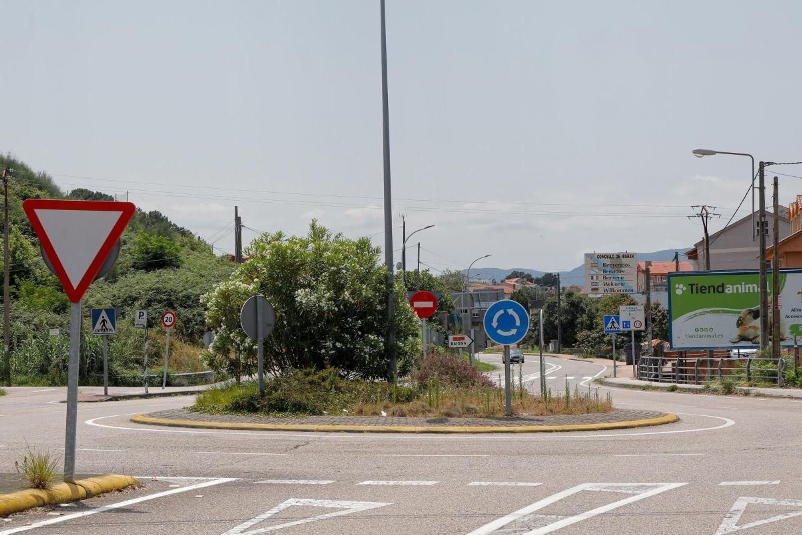 Rotonda de Saiáns donde murió el motorista.