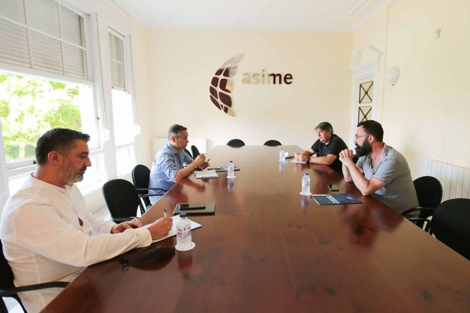 Representantes de Asime, CC OO, UGT y CIG mantuvieron ayer un encuentro en Vigo.