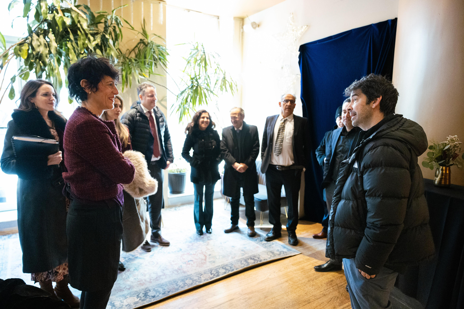 La ministra durante su encuentro con el Consejo de Residentes de Nueva York.