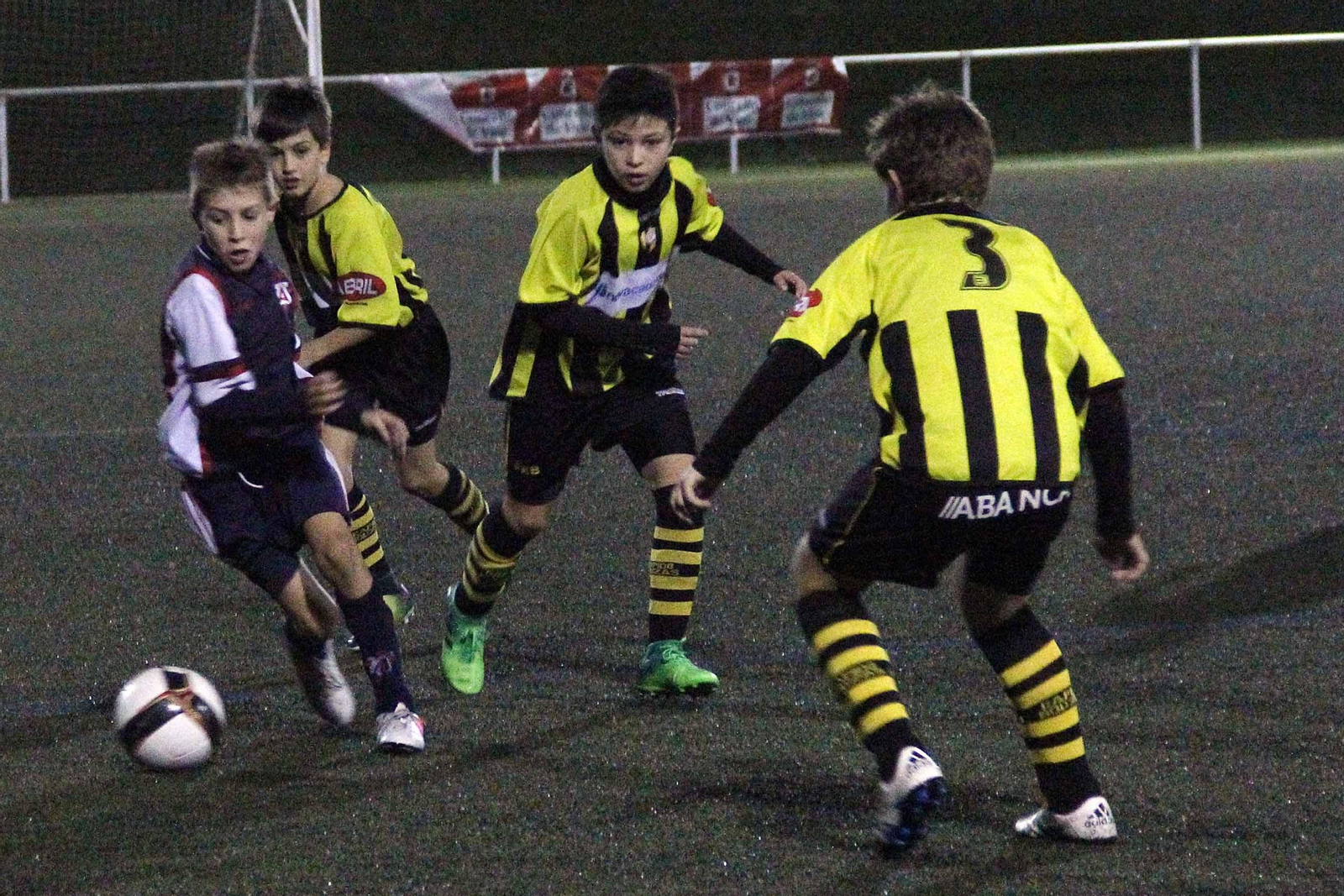 El Areosa derrotó al Rápido de Bouzas por 3-1 en la final alevín, disputada ayer en el campo de Navia.