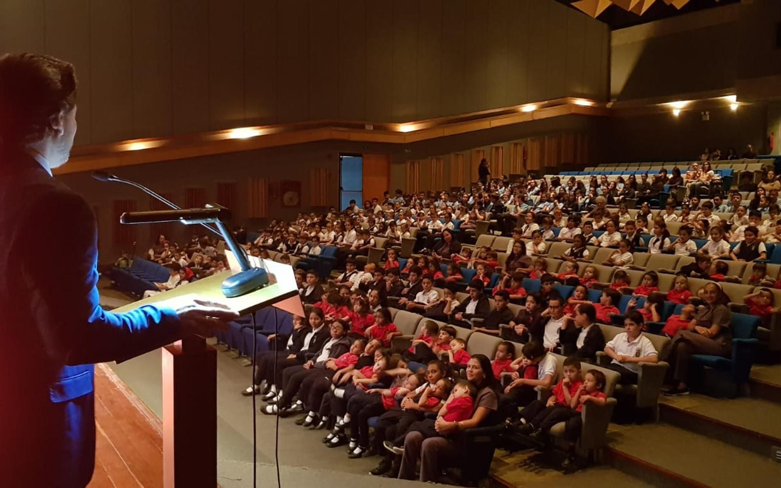 El secretario xeral da Emigración, durante una charla en la sede de la Hermandad Gallega de Venezuela en Caracas (foto de archivo)
