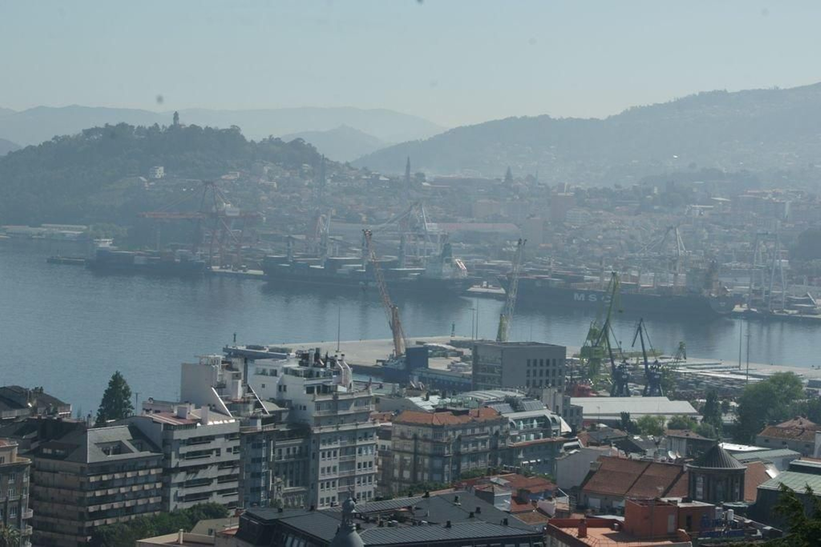 Tres cargueros operando esta semana en la terminal de contenedores de Guixar.