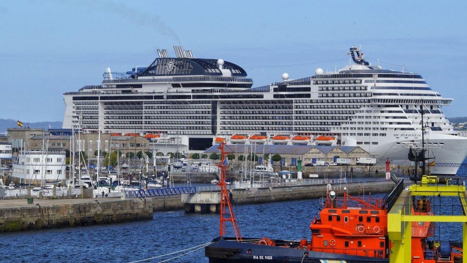 Transatlántico Msc meraviglia atracado en estación marítima  //  Vicente Alonso