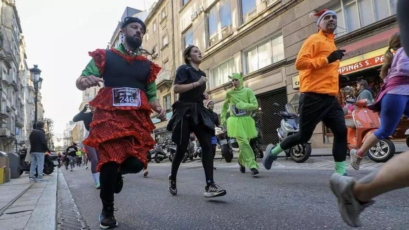 Galería | Vigo corre la San Silvestre 2024 entre multitud de disfraces