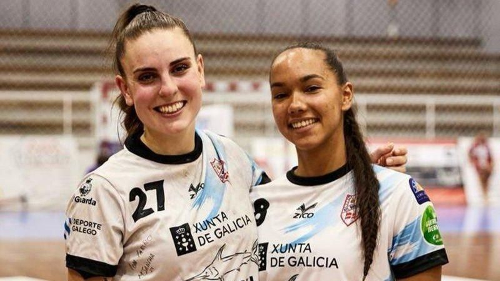 Sancha y Ramos posan juntas en A Sangriña, donde han vuelto a reunirse tras dos años separadas.